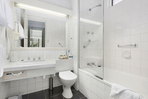 Beachfront Voyager Motor Inn - Queensland Tourism 7