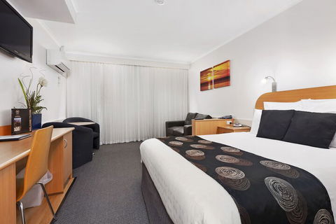 Beachfront Voyager Motor Inn - Queensland Tourism 6