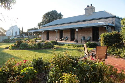 Robe House - Queensland Tourism 0