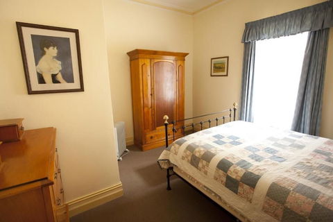 Robe House - Queensland Tourism 2