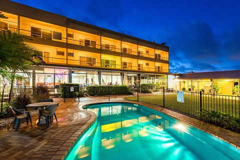 Camelot Motel - Queensland Tourism 4