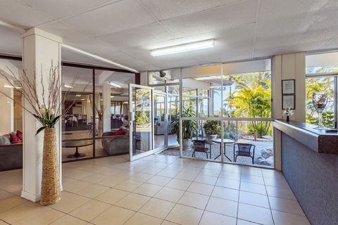 Camelot Motel - Queensland Tourism 1