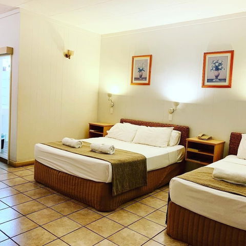 Pine Tree Motel - QLD Tourism 5