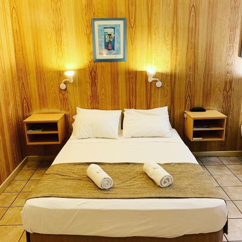 Pine Tree Motel - QLD Tourism 6