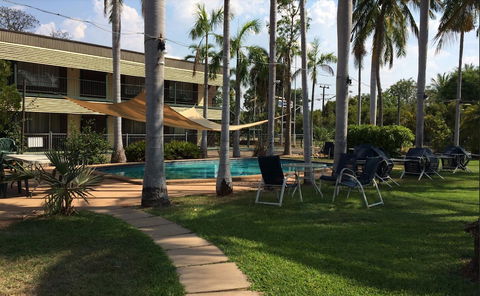 Pine Tree Motel - QLD Tourism 1