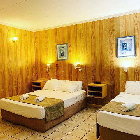 Pine Tree Motel - QLD Tourism 4
