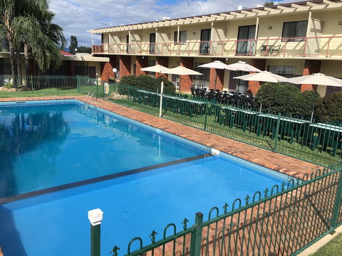 Redhill Tamworth Motor Inn & Conference Centre - QLD Tourism 1