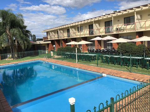 Redhill Tamworth Motor Inn & Conference Centre - QLD Tourism 4
