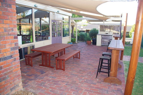 Redhill Tamworth Motor Inn & Conference Centre - QLD Tourism 3