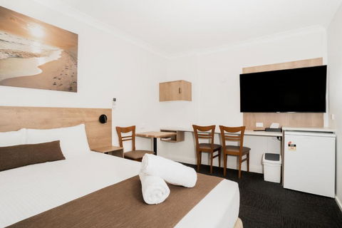 Caribbean Motel - QLD Tourism 1