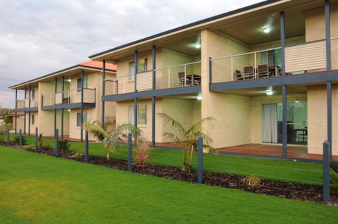 Pinnacles Edge Resort - Queensland Tourism 4