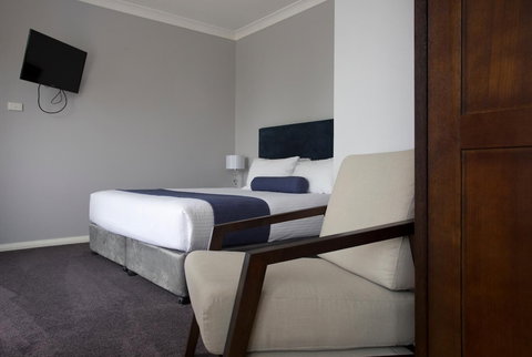 Seabreeze Hotel - QLD Tourism 6