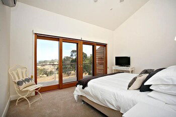 Seascape Retreat - QLD Tourism 5
