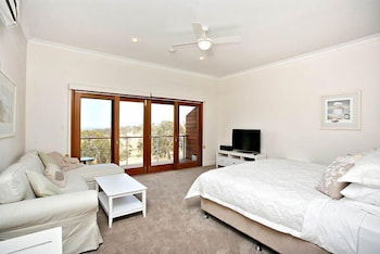 Seascape Retreat - QLD Tourism 4