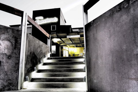 Hotel Gracelands - QLD Tourism 1