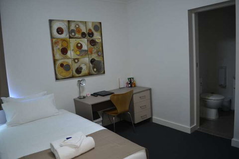 Hotel Gracelands - QLD Tourism 5