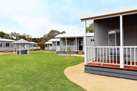 Torquay Foreshore Caravan Park - Queensland Tourism 3