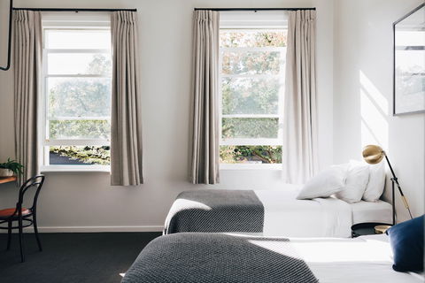 Naughtons Hotel - QLD Tourism 6