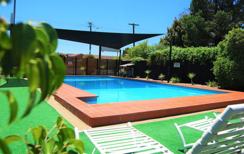 Golden West Motor Inn - Queensland Tourism 6