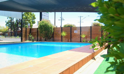 Golden West Motor Inn - Queensland Tourism 3