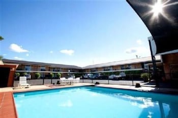 Golden West Motor Inn - Queensland Tourism 5