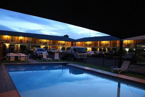 Golden West Motor Inn - Queensland Tourism 4