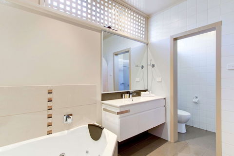 Comfort Inn & Suites Lakes Entrance - Queensland Tourism 4