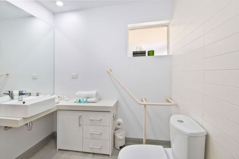 Lorne Bay View Motel - QLD Tourism 1