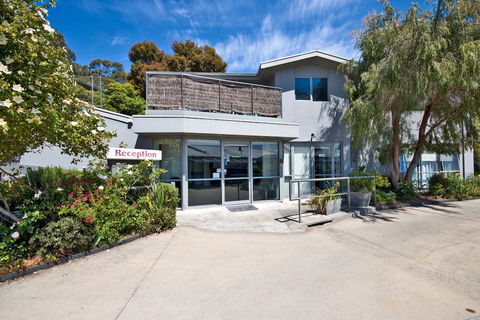 Lorne Bay View Motel - QLD Tourism 0