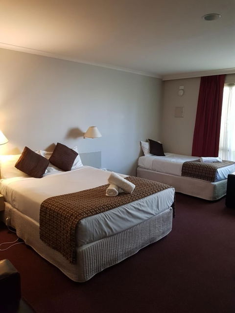 Ringwood Lake Inn - Queensland Tourism 5