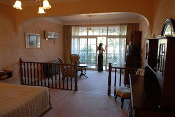 Victoria House Motor Inn - Queensland Tourism 6