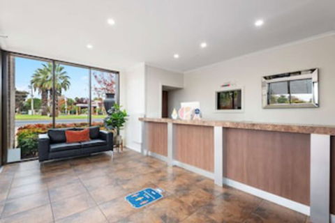 Comfort Inn Deakin Palms - QLD Tourism 0