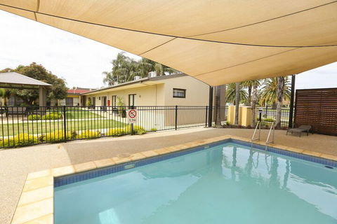 Comfort Inn Deakin Palms - QLD Tourism 7