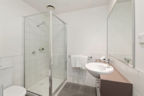 Burwood Serviced Apartments - QLD Tourism 1