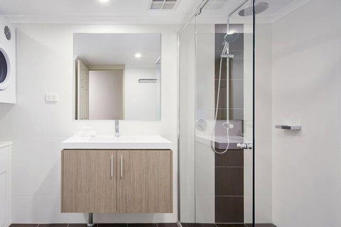 Pinnacle Apartments - QLD Tourism 5