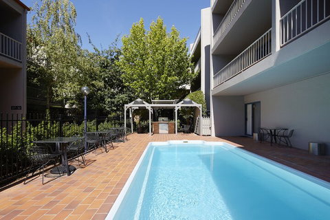 Pinnacle Apartments - QLD Tourism 1