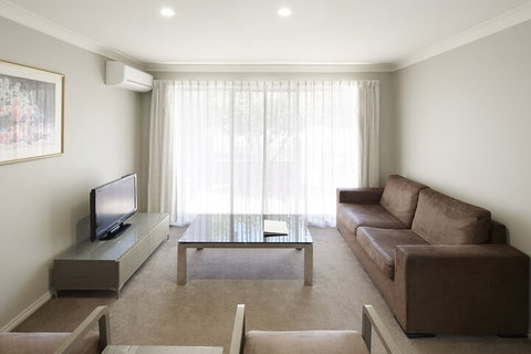Pinnacle Apartments - QLD Tourism 4