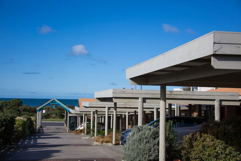Beachfront Motel - QLD Tourism 0