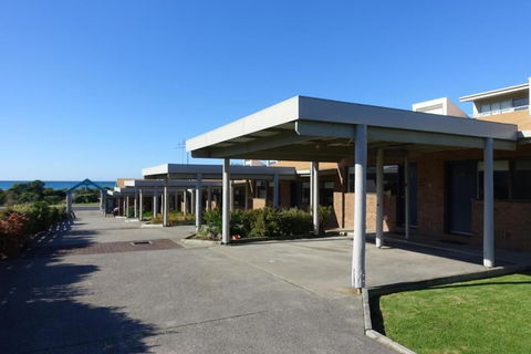 Beachfront Motel - QLD Tourism 5