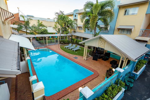Cairns Queens Court - QLD Tourism 5