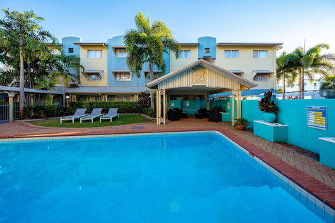 Cairns Queens Court - QLD Tourism 6