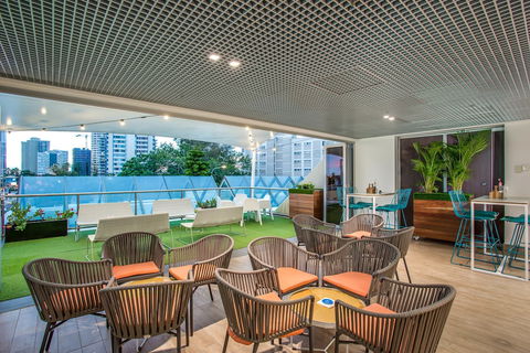Mantra On View Hotel - Queensland Tourism 1