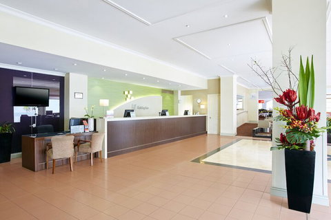 Holiday Inn Darling Harbour, An IHG Hotel - QLD Tourism 6