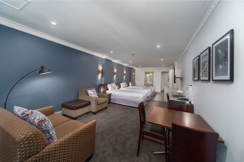 Hyde Park Inn - QLD Tourism 5