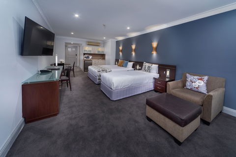 Hyde Park Inn - QLD Tourism 4