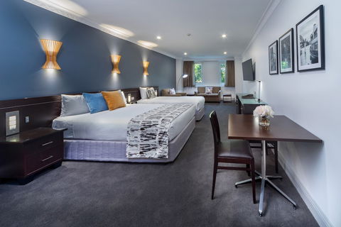 Hyde Park Inn - QLD Tourism 3