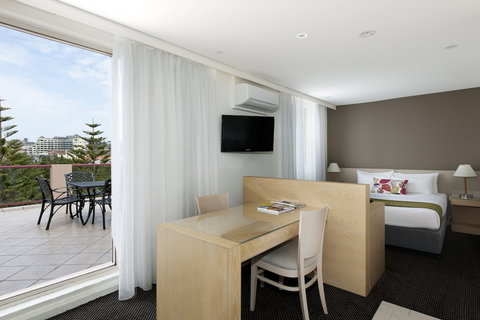 Coogee Sands Hotel And Apartments - QLD Tourism 5