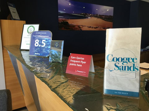 Coogee Sands Hotel And Apartments - QLD Tourism 3