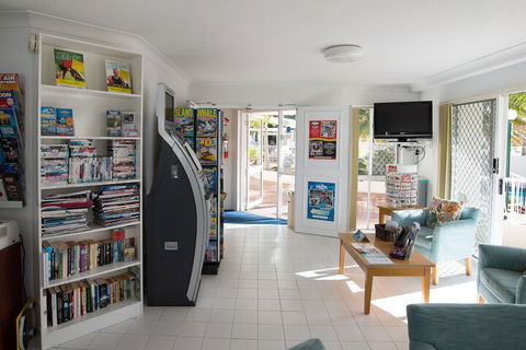 Golden Shores Holiday Club - QLD Tourism 4