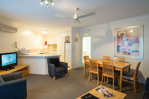 Golden Shores Holiday Club - QLD Tourism 5